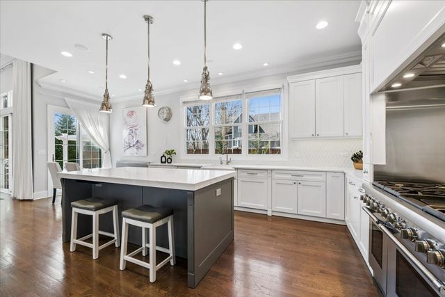 1024 Prairie Lawn Road, Glenview, IL 60025