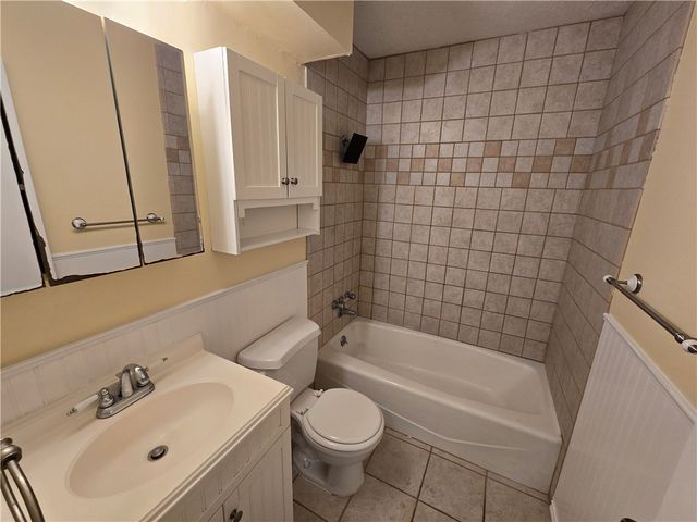1100 Hawk Tree Drive, College Station, TX 77845