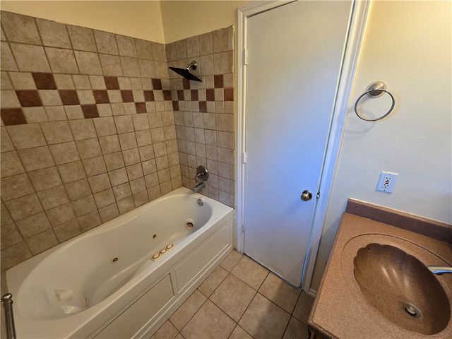1100 Hawk Tree Drive, College Station, TX 77845