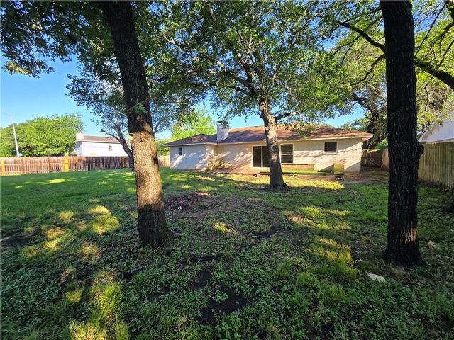 1100 Hawk Tree Drive, College Station, TX 77845