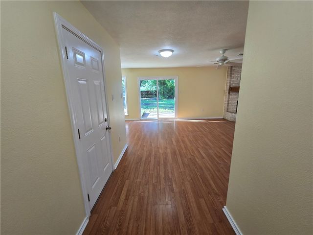 1100 Hawk Tree Drive, College Station, TX 77845