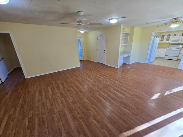 1100 Hawk Tree Drive, College Station, TX 77845