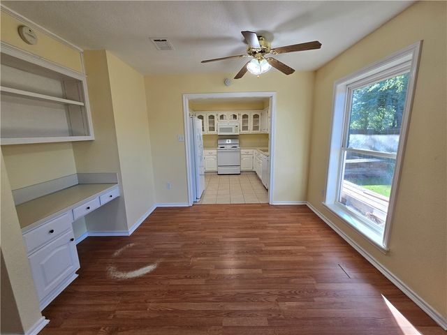 1100 Hawk Tree Drive, College Station, TX 77845