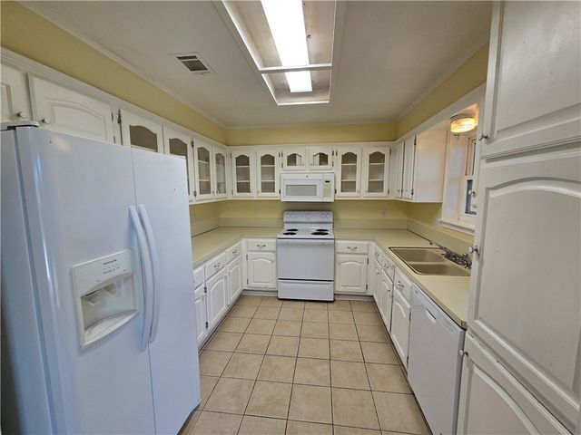 1100 Hawk Tree Drive, College Station, TX 77845