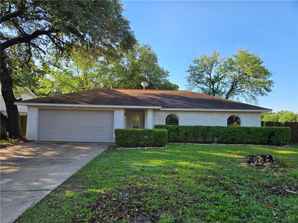 1100 Hawk Tree Drive, College Station, TX 77845