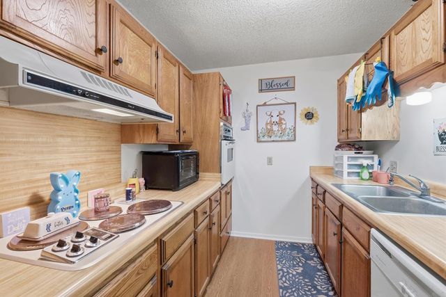 818 Lois St, Kerrville, TX 78028