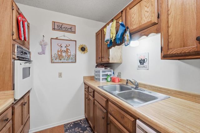 818 Lois St, Kerrville, TX 78028
