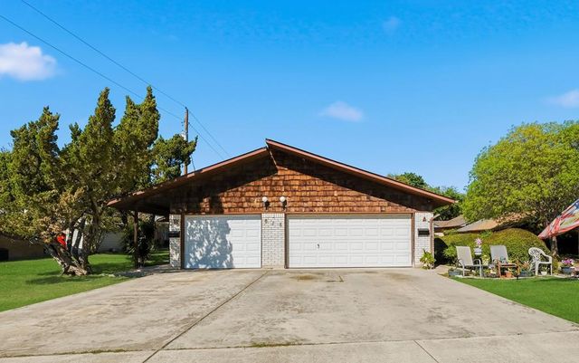 818 Lois St, Kerrville, TX 78028