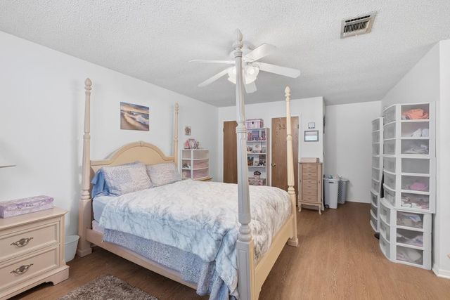 818 Lois St, Kerrville, TX 78028