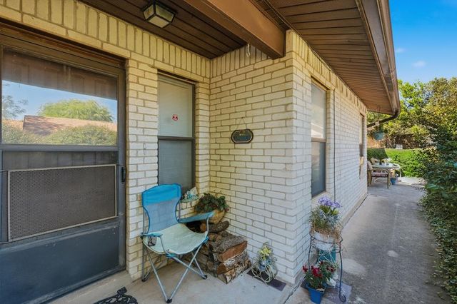 818 Lois St, Kerrville, TX 78028