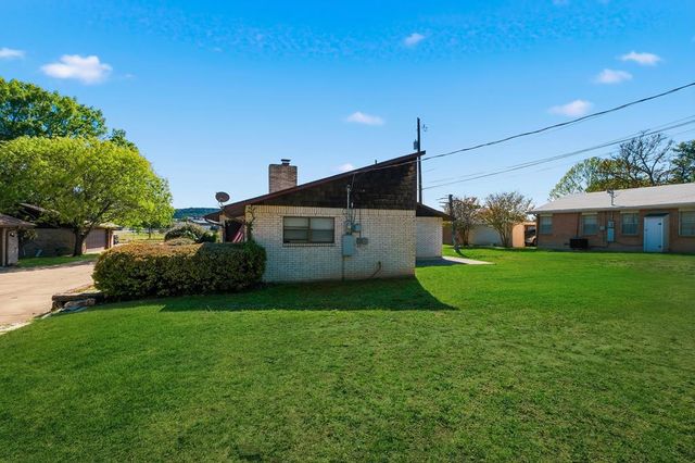 818 Lois St, Kerrville, TX 78028