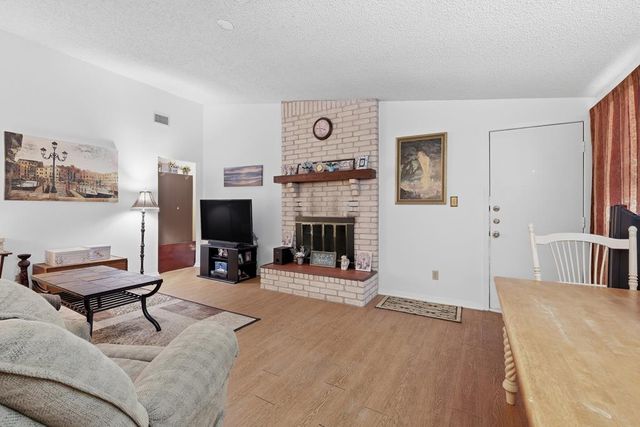 818 Lois St, Kerrville, TX 78028
