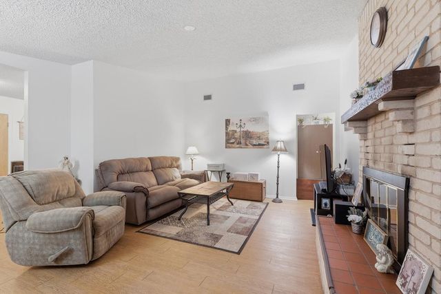 818 Lois St, Kerrville, TX 78028