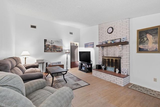 818 Lois St, Kerrville, TX 78028