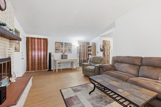 818 Lois St, Kerrville, TX 78028