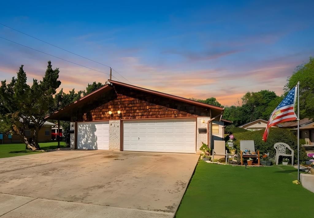 818 Lois St, Kerrville, TX 78028
