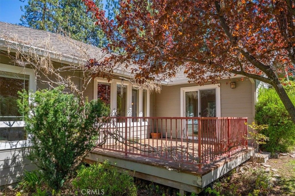 Image 10 of property listing at 818 Deas, Mount Shasta, CA 96067