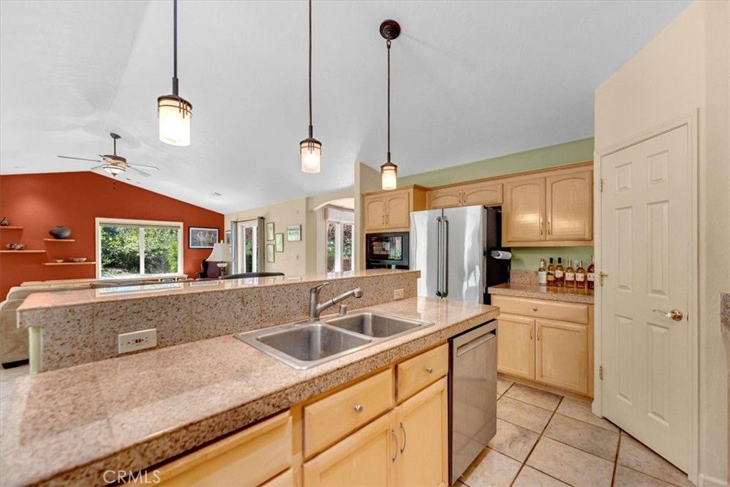 Image 16 of property listing at 818 Deas, Mount Shasta, CA 96067