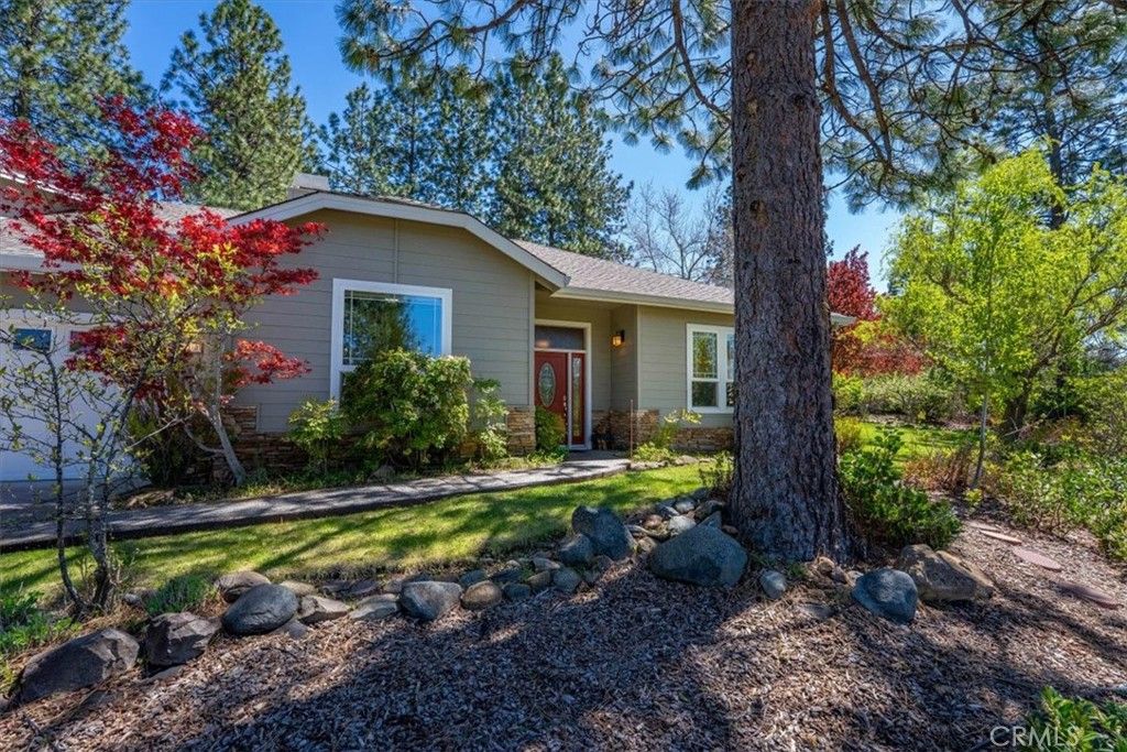 Image 2 of property listing at 818 Deas, Mount Shasta, CA 96067