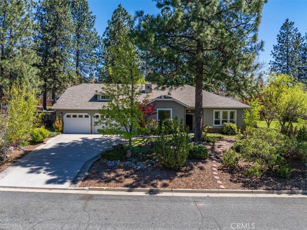 Image 3 of property listing at 818 Deas, Mount Shasta, CA 96067