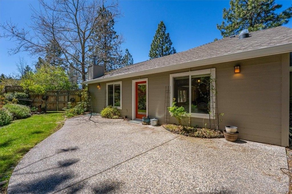 Image 38 of property listing at 818 Deas, Mount Shasta, CA 96067