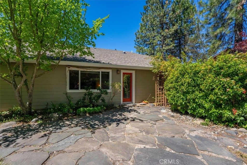 Image 40 of property listing at 818 Deas, Mount Shasta, CA 96067