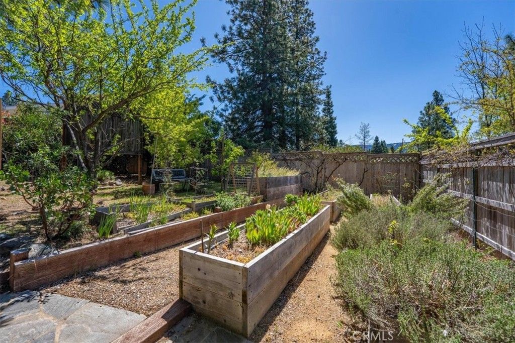 Image 48 of property listing at 818 Deas, Mount Shasta, CA 96067