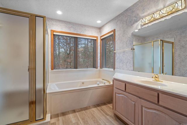 2 Resplandor Place, Hot Springs Village, AR 71909