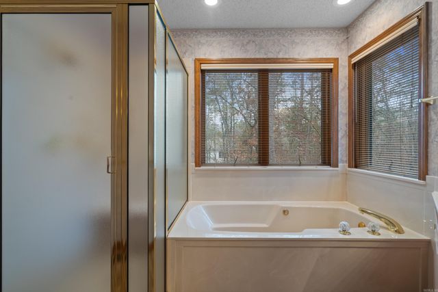 2 Resplandor Place, Hot Springs Village, AR 71909