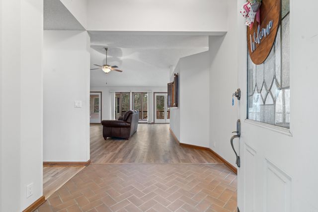 2 Resplandor Place, Hot Springs Village, AR 71909