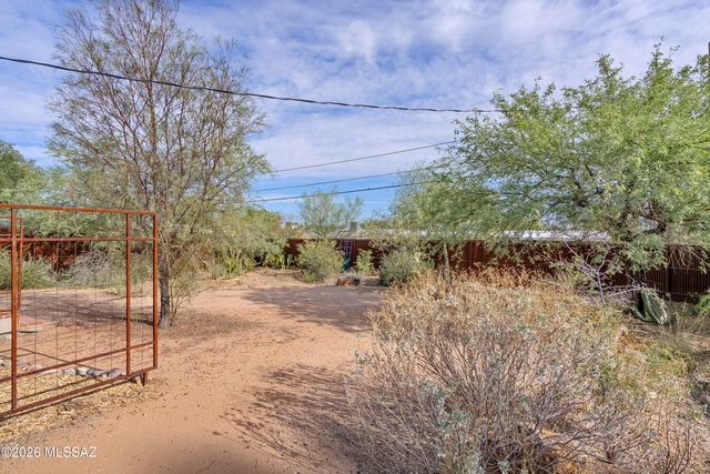 3581 E Seneca Street, Tucson, AZ 85716