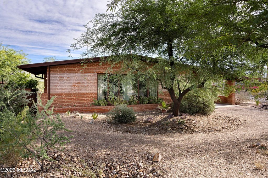 3581 E Seneca Street, Tucson, AZ 85716