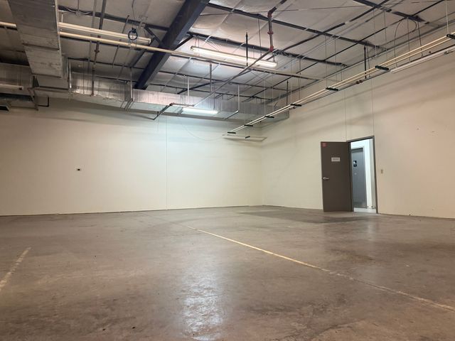 2660 E 53RD Street 1, Davenport, IA 52807