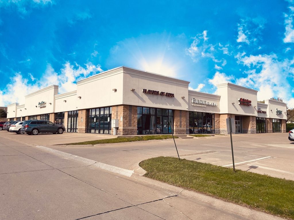 2660 E 53RD Street 1, Davenport, IA 52807