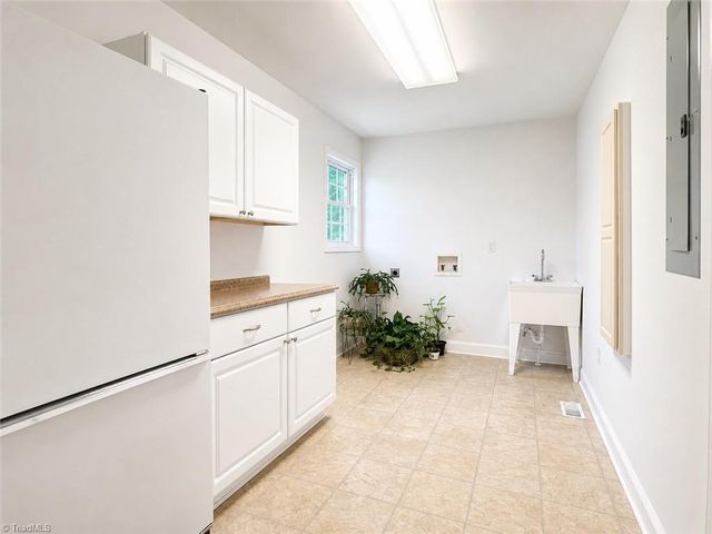 858 George Murphy Road, Winston-salem, NC 27107