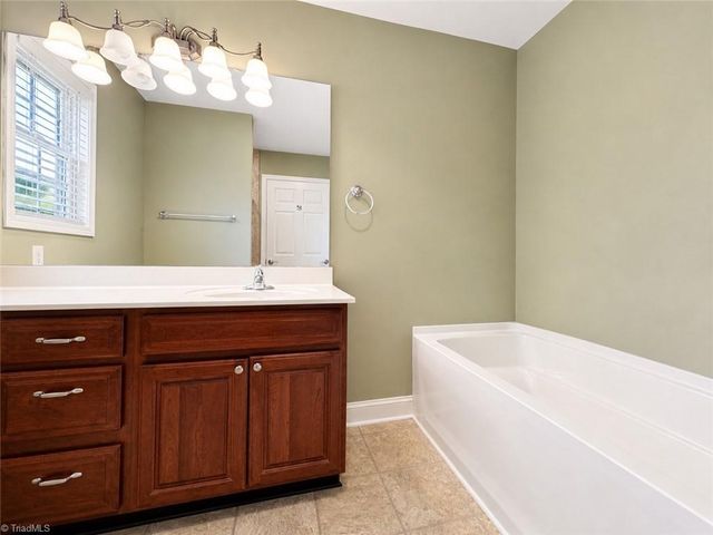 858 George Murphy Road, Winston-salem, NC 27107