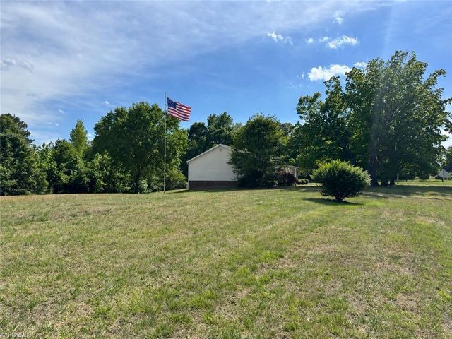 858 George Murphy Road, Winston-salem, NC 27107