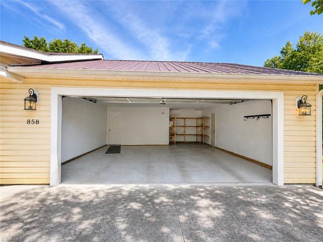 858 George Murphy Road, Winston-salem, NC 27107