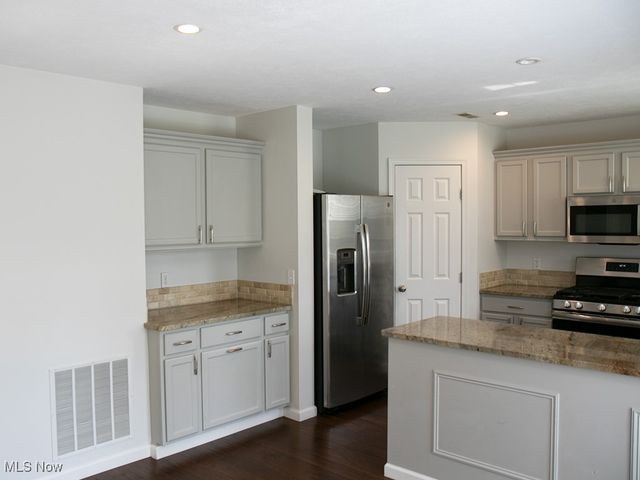 4910 Fallen Leaf Trail, Brunswick Hills, OH 44212