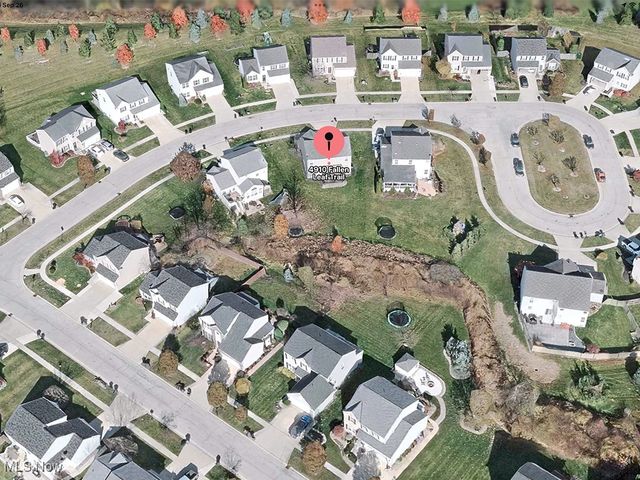 4910 Fallen Leaf Trail, Brunswick Hills, OH 44212