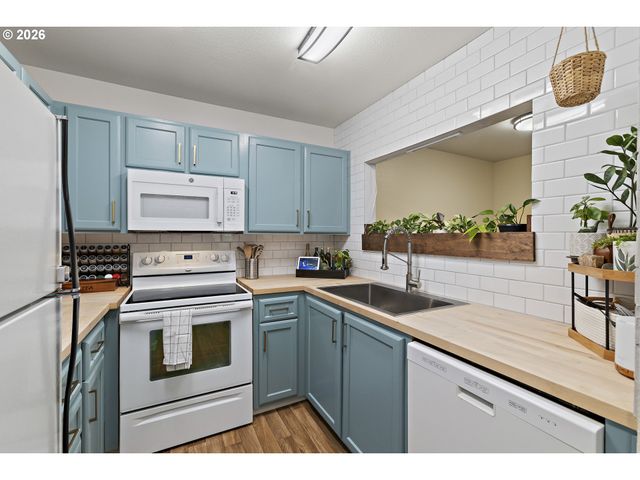 20120 LARKSPUR Ln 81, West Linn, OR 97068