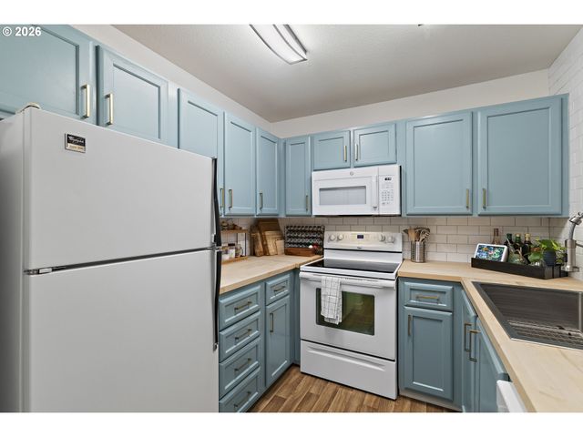 20120 LARKSPUR Ln 81, West Linn, OR 97068