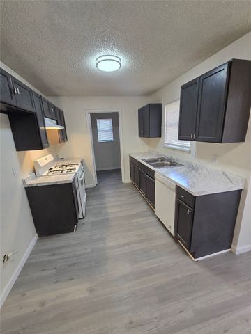 103 Mesa Moor Drive, Glenn Heights, TX 75154