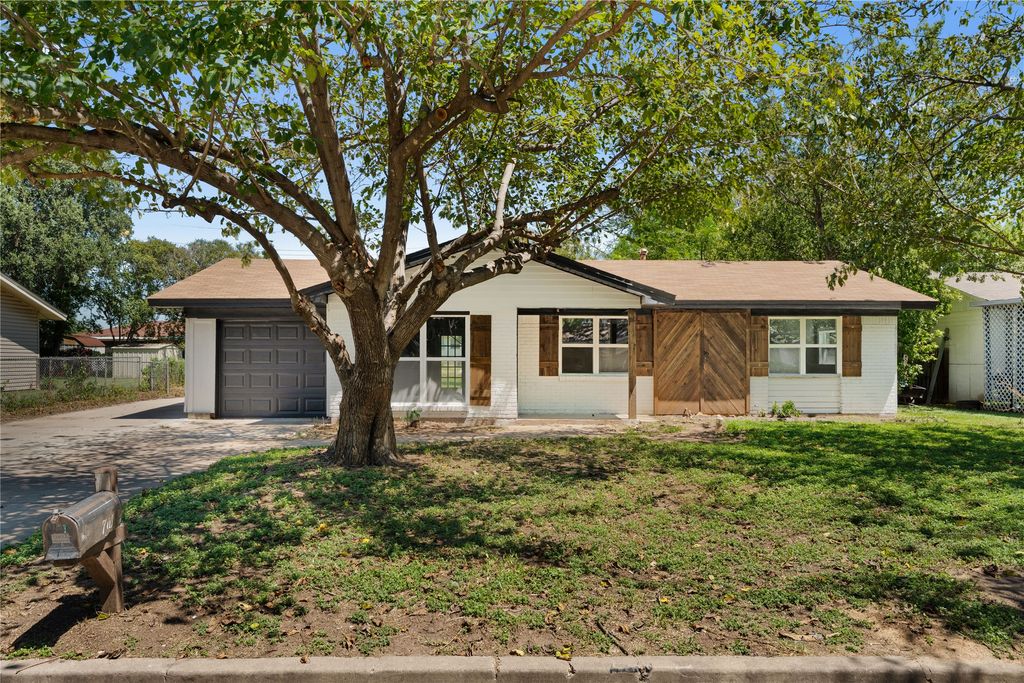 709 N Rita Street, Lacy Lakeview, TX 76705