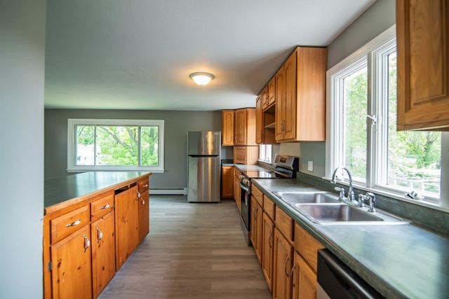 82 S Jewett Street, Manchester, NH 03103