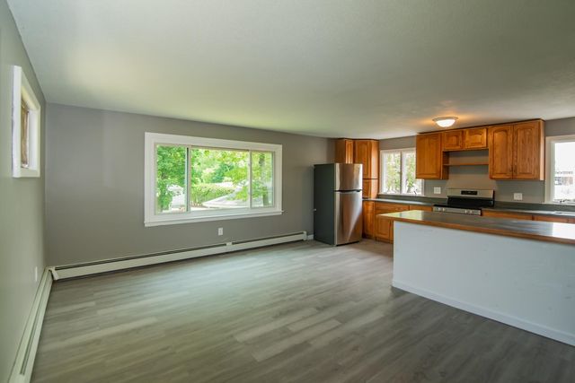 82 S Jewett Street, Manchester, NH 03103