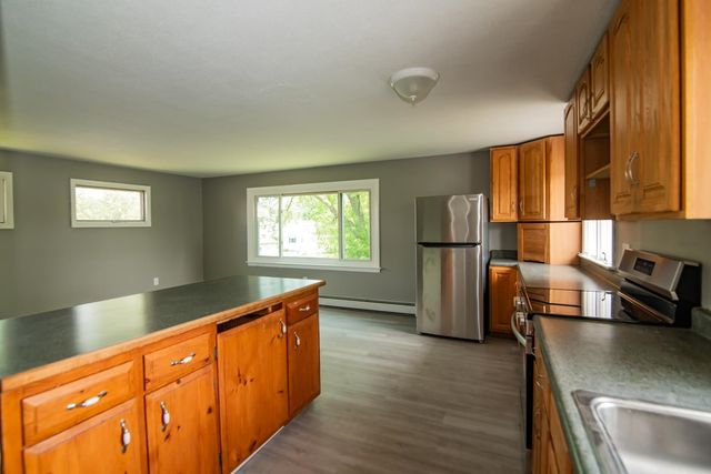 82 S Jewett Street, Manchester, NH 03103