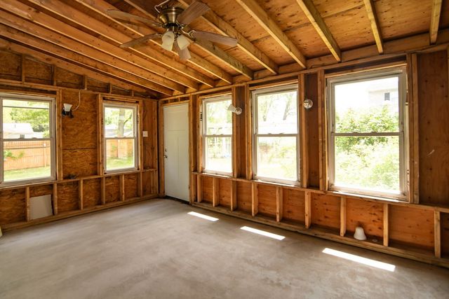 82 S Jewett Street, Manchester, NH 03103