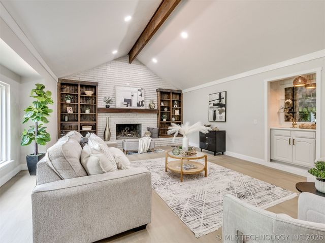 826 Lynwood Lane, Broken Arrow, OK 74011
