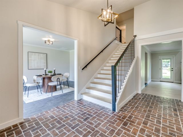 826 Lynwood Lane, Broken Arrow, OK 74011